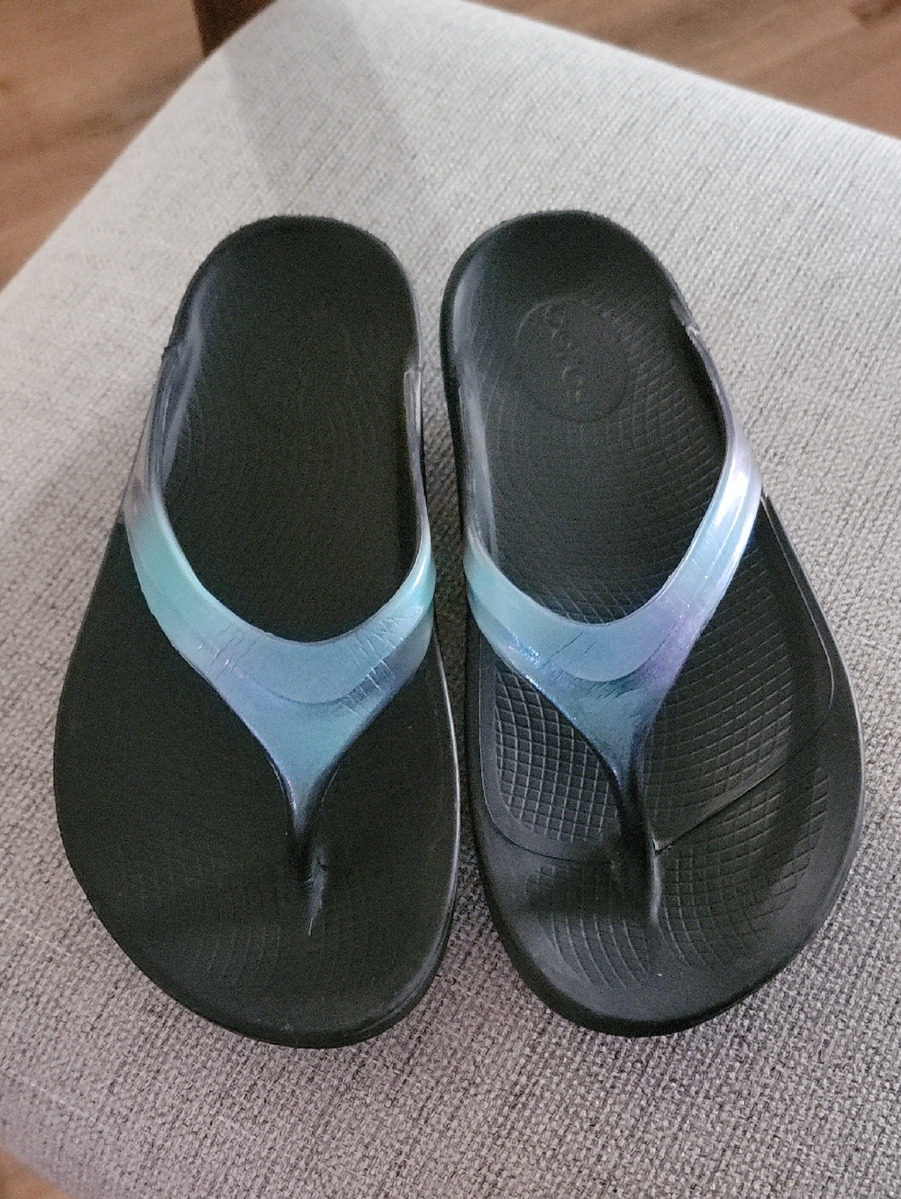 Oofos Blue Flip Flops Sz 7 - Picture 3 of 5